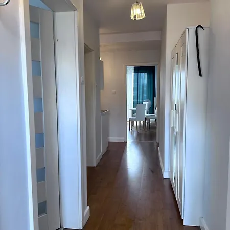 Marszalkowska Street Centrum Netflix *